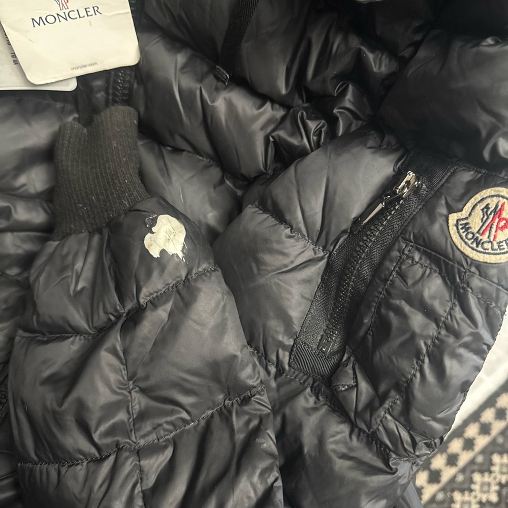 MONCLER Coat Size S With small hiccup on sleeve Fixable Lost Tag during moving - Picture 4 of 10